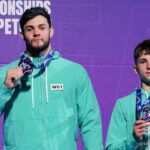 Первый финал – и первая белорусская медаль чемпионата мира по спортивной акробатике в Пезаро. В комбинированном упражнении завоевали Илья Фоменков и Роман Халимончик.